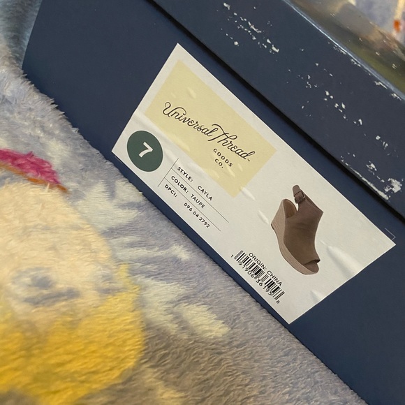 Taupe heeled wedges - Picture 3 of 3